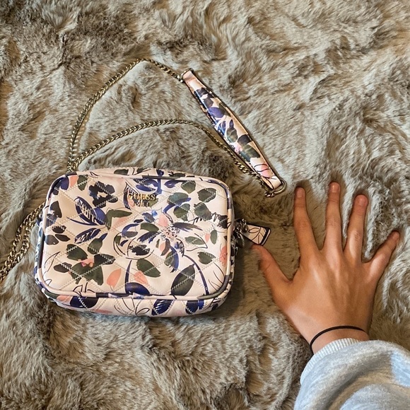 Guess mini over shoulder bag. Gold  and silver finishings, patterned. - Picture 9 of 9